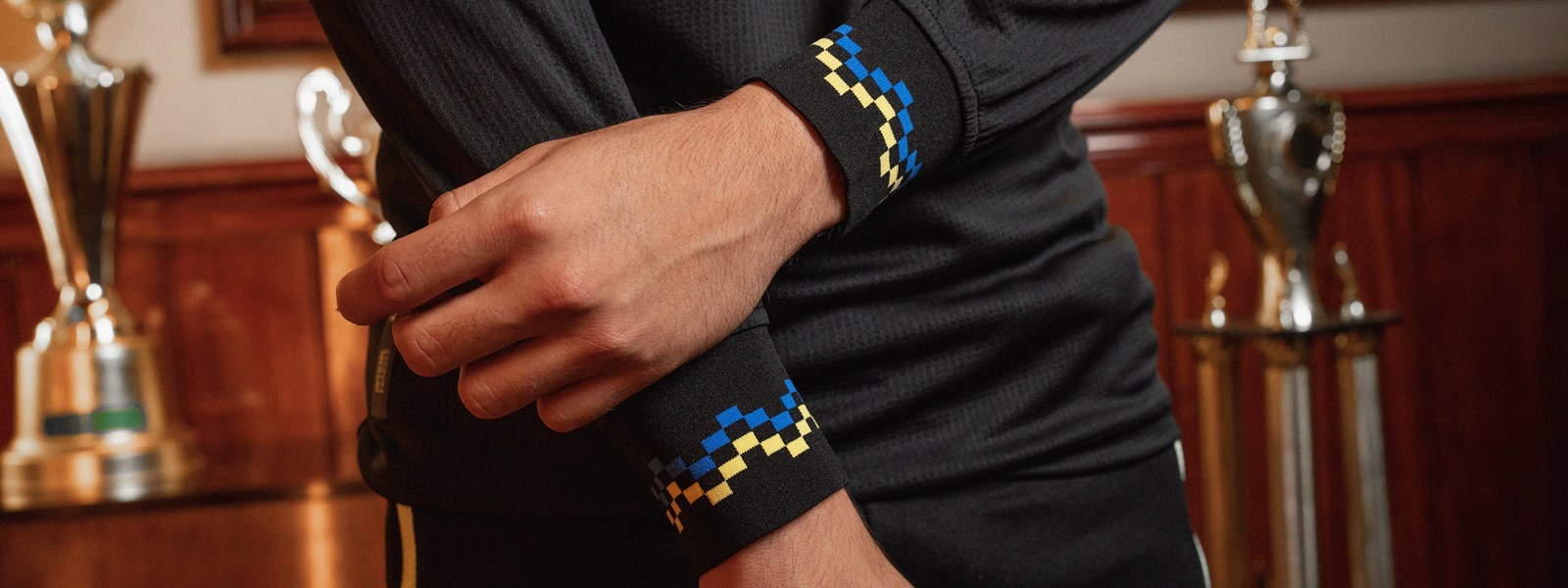 umbro-el-salvador-23-24-third-kit-sleeve-details