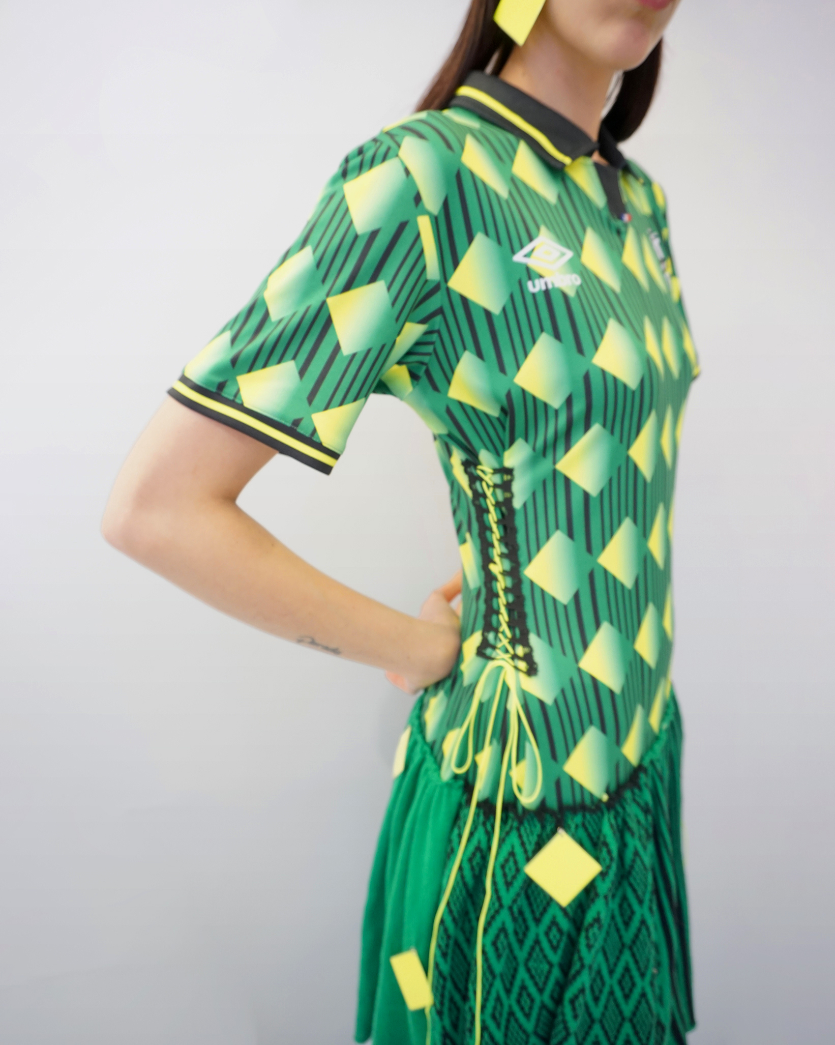 umbro-make-new-noveau-nova-side-view-of-gown