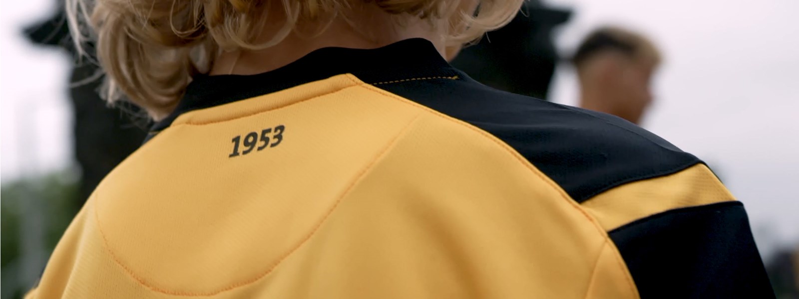 dynamo-dresden-21-22-home-model-shot-5