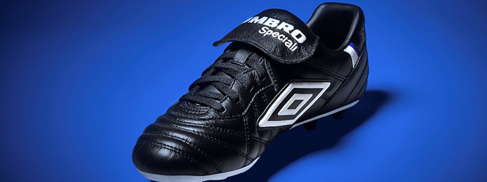 umbro-speciali-98-black-white-shot-3