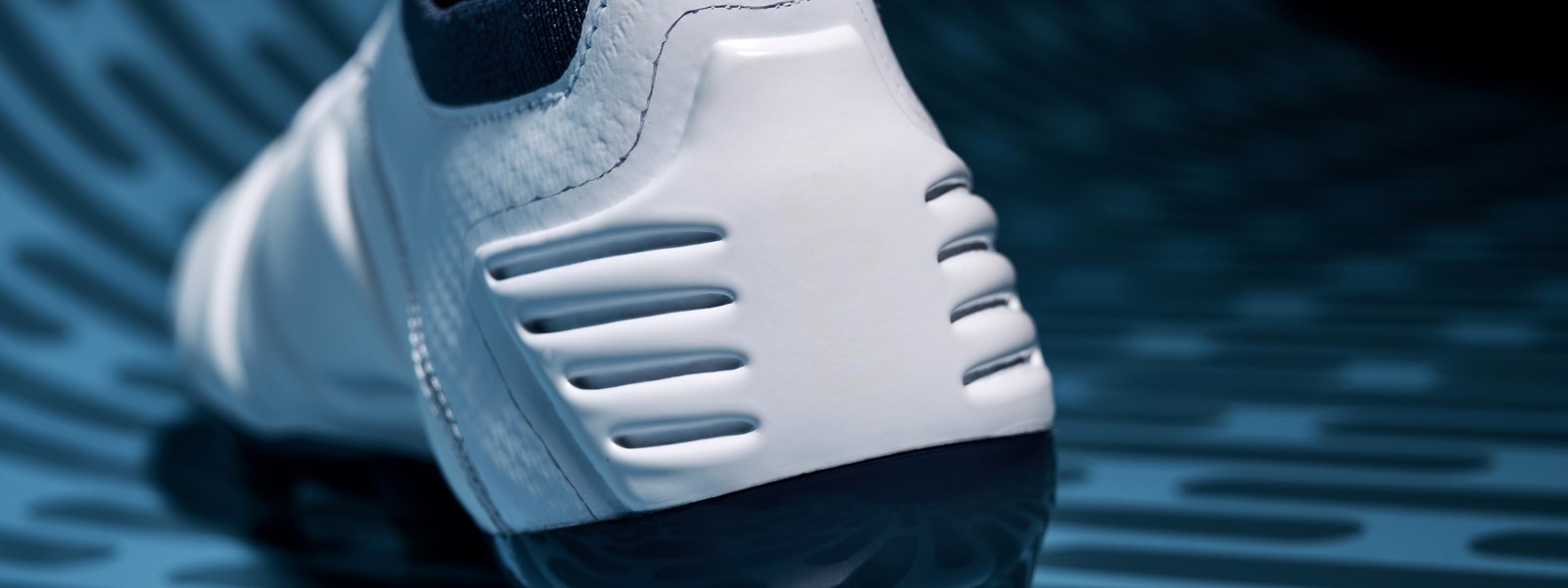 tocco-pro-white-sarragosso-sea-heel-shot