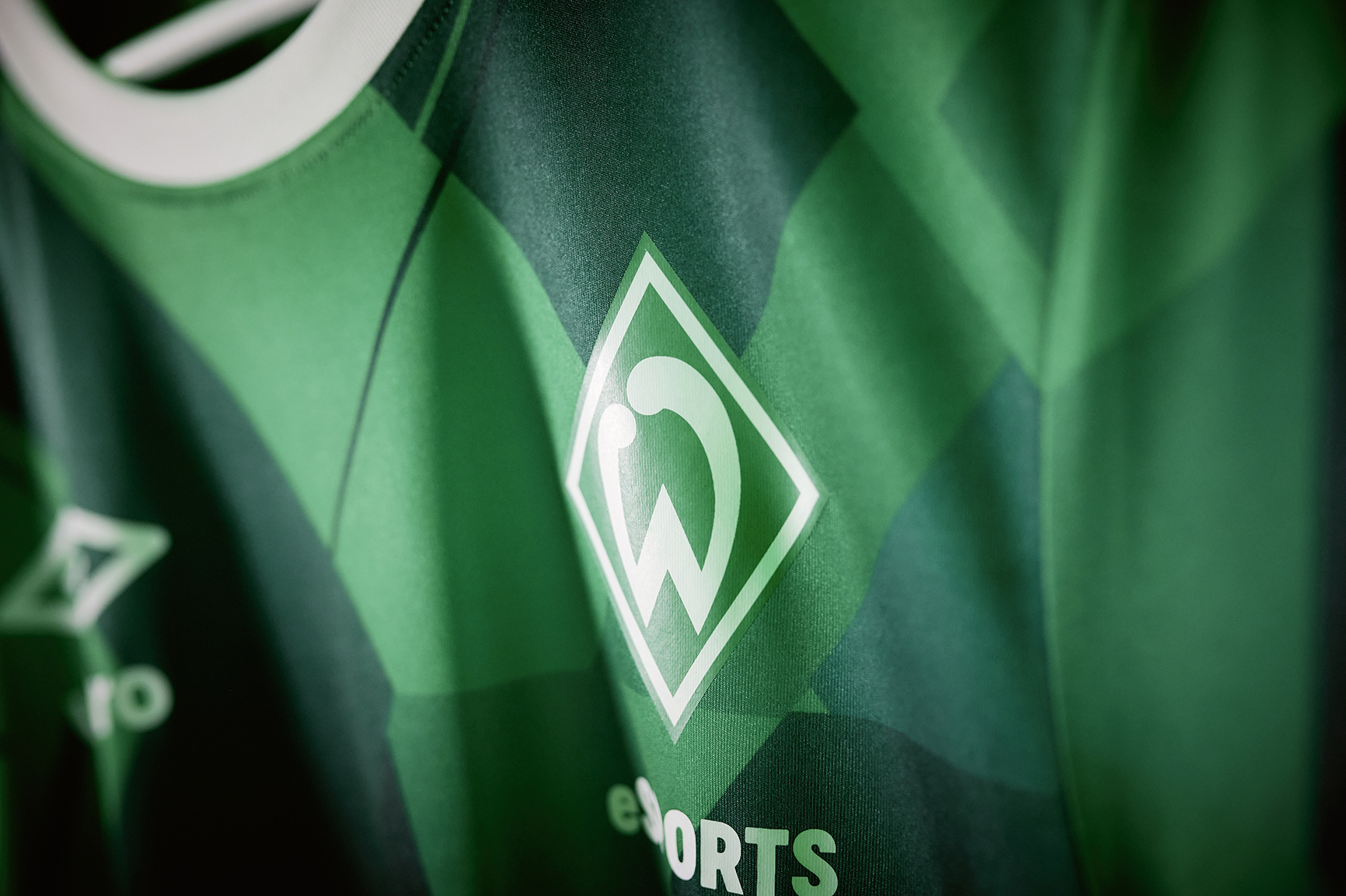 Werder-bremen-esports-jersey-team-crest