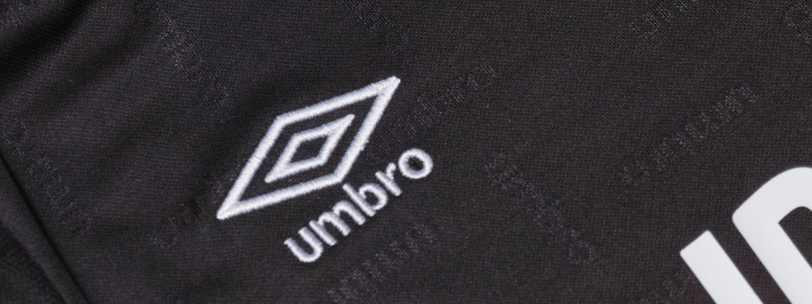 dynamo-dresden-21-22-away-kit-umbro-logo-shot