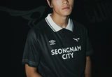 umbro-seongnam-fc-2023-home-kit-on-player
