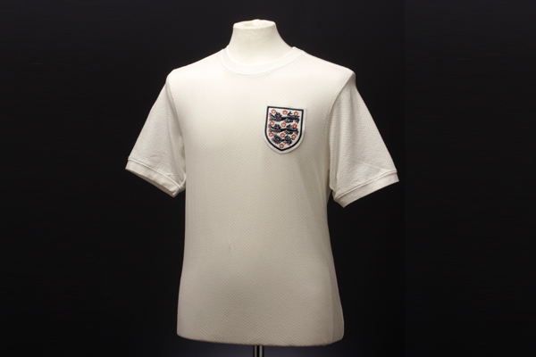 umbro-timeline-england-1970-aztec-jersey