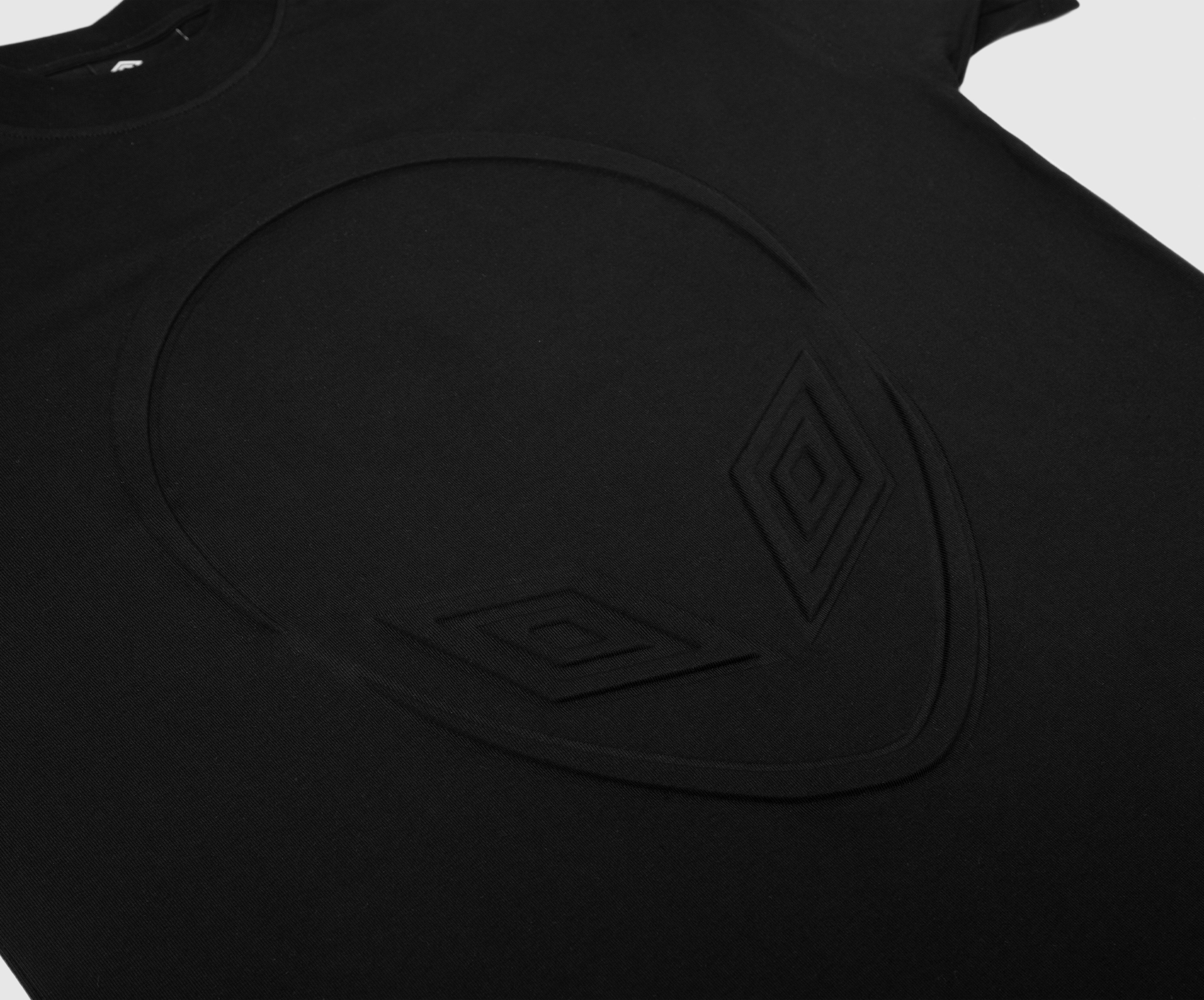 sucuk-und-bratwurst-x-umbro-black-t-shirt-details