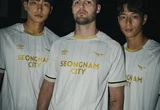 umbro-seongnam-fc-2023-away-kit-on-three-players-shot-2