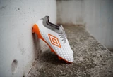 umbro-velocita-elite-white-carrot-grey-bootpack-shot-6