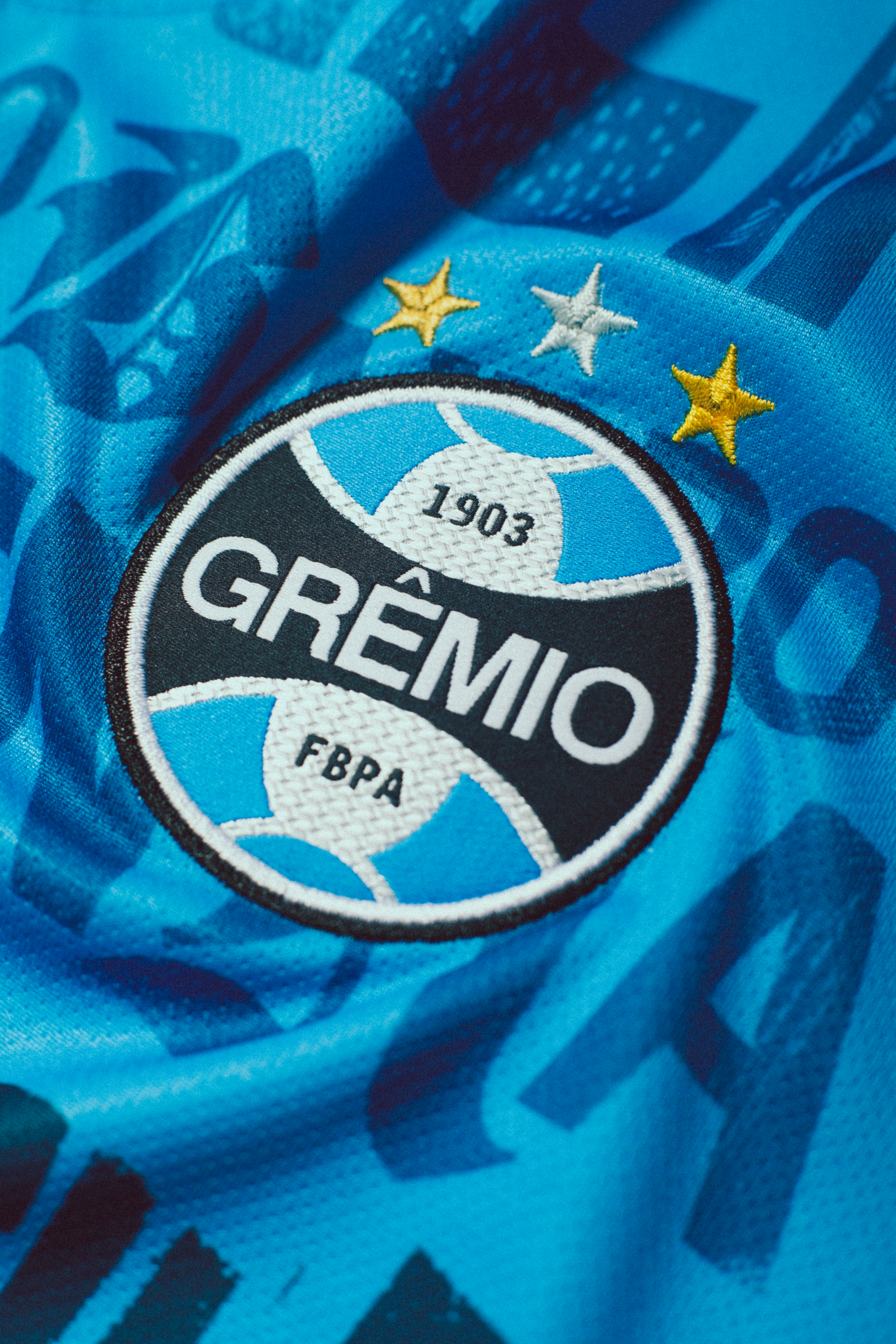 umbro-gremio-every-team-has-one-jersey-club-crest