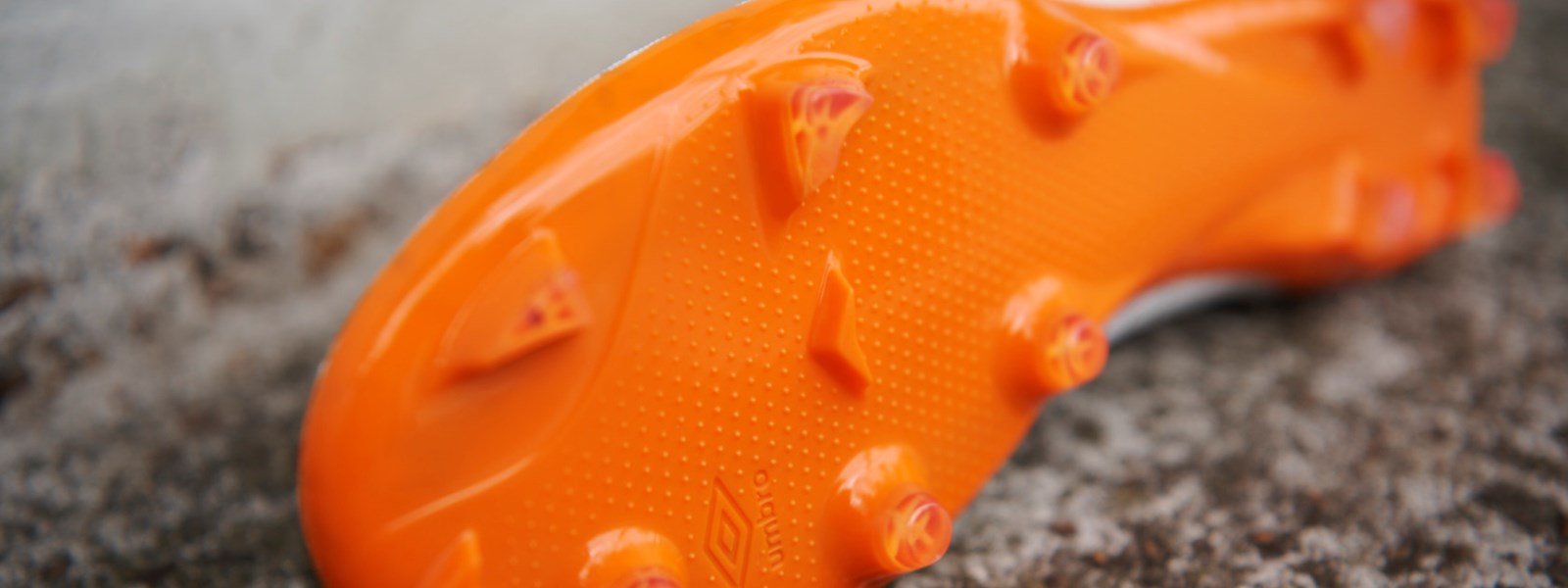 umbro-velocita-5-elite-white-carrot-3