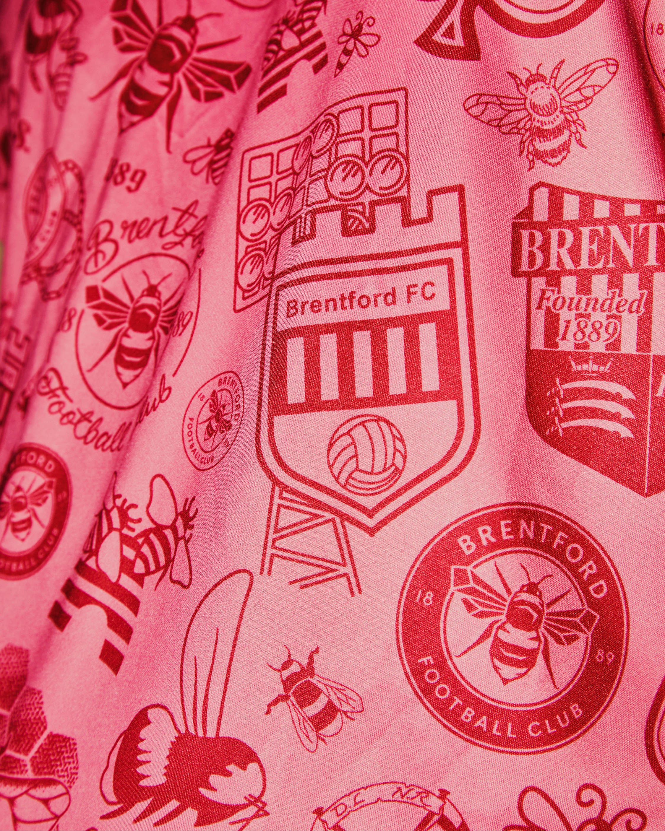umbro-brentford-jersey-pink-details-5
