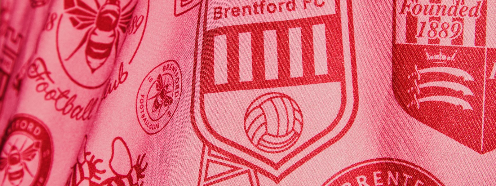 umbro-brentford-jersey-pink-details-5