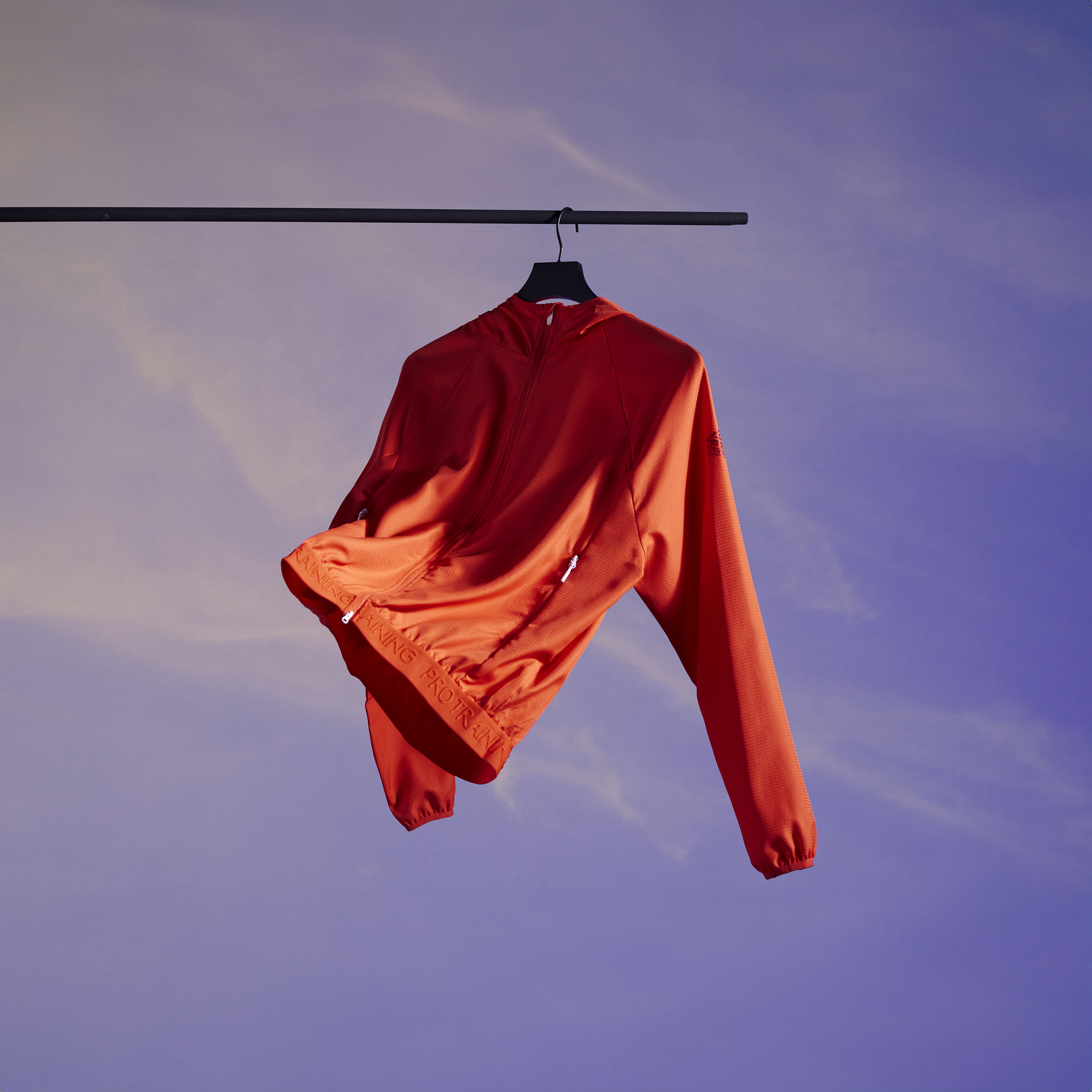 umbro-pro-training-womens-coral-windbreaker