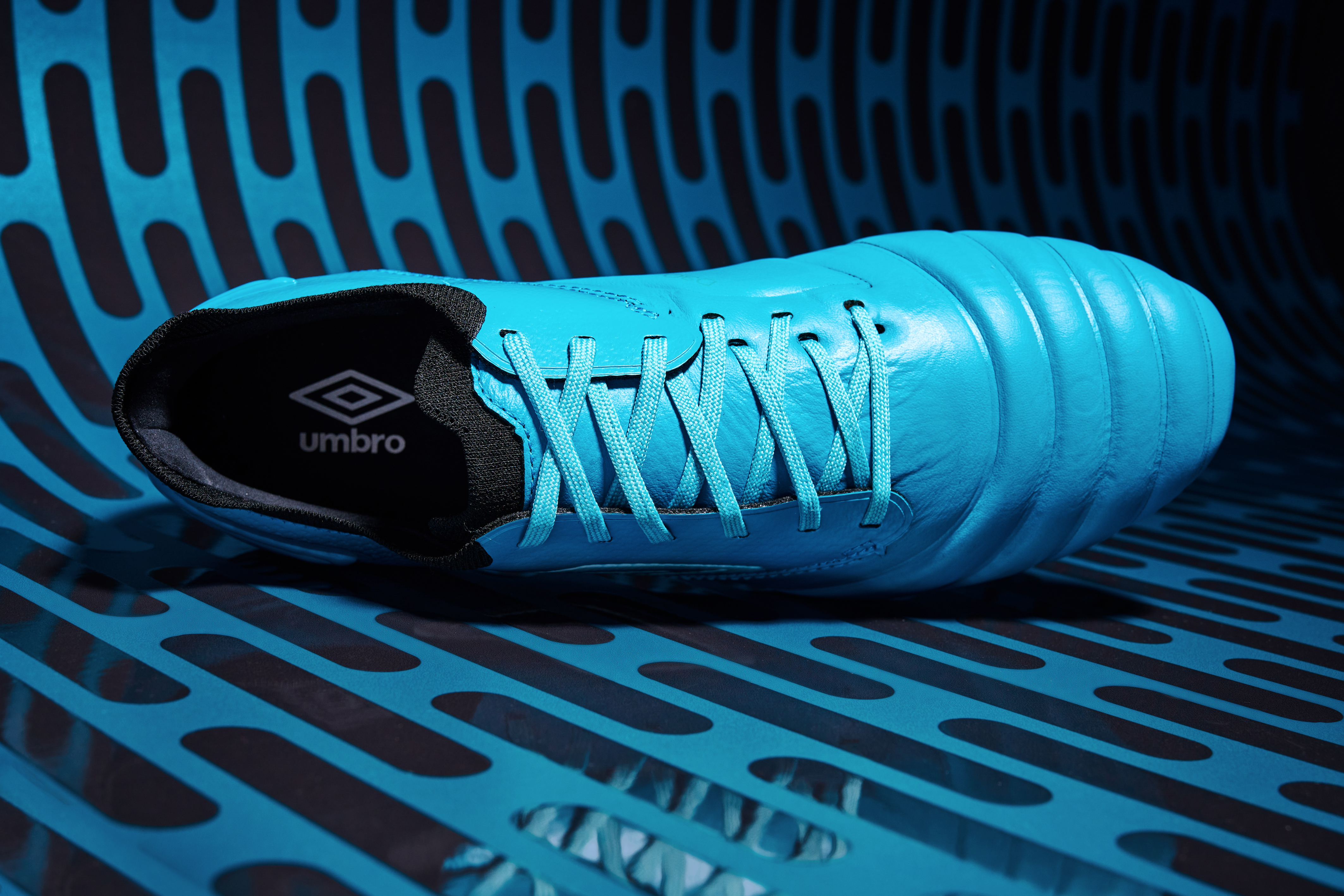 tocco-pro-cyan-black-top-of-boot-shot