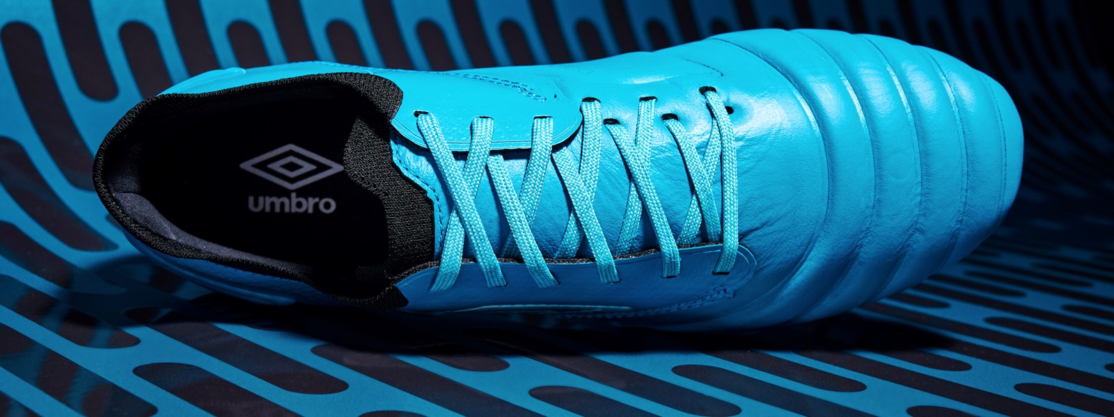 tocco-pro-cyan-black-top-of-boot-shot
