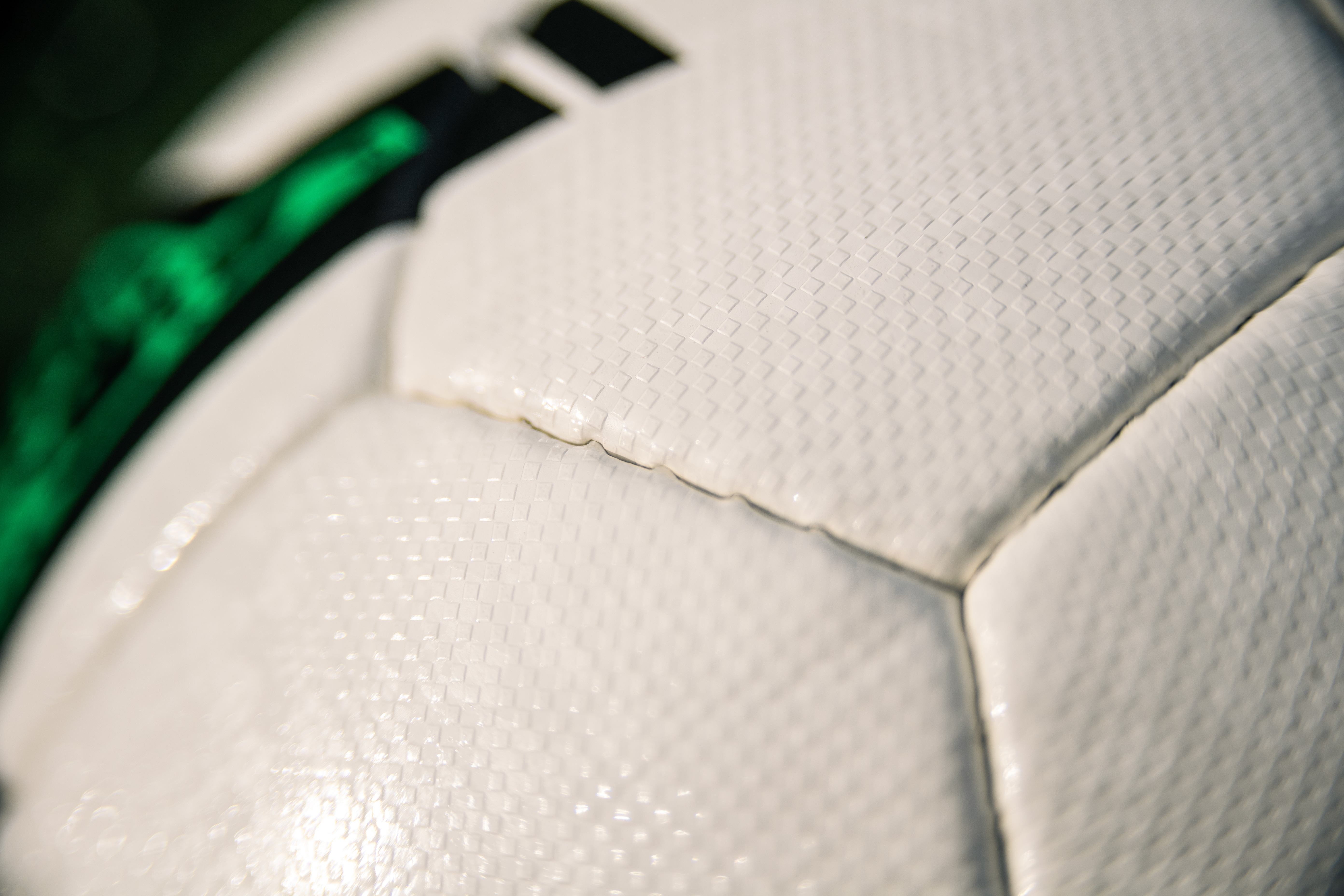 umbro-neo-eco-football-product-shot-2-layers