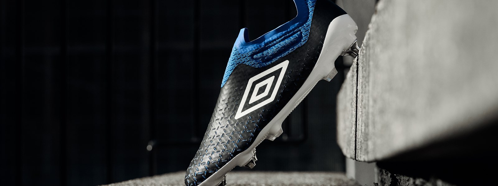umbro-velocita-5-black-blue-1