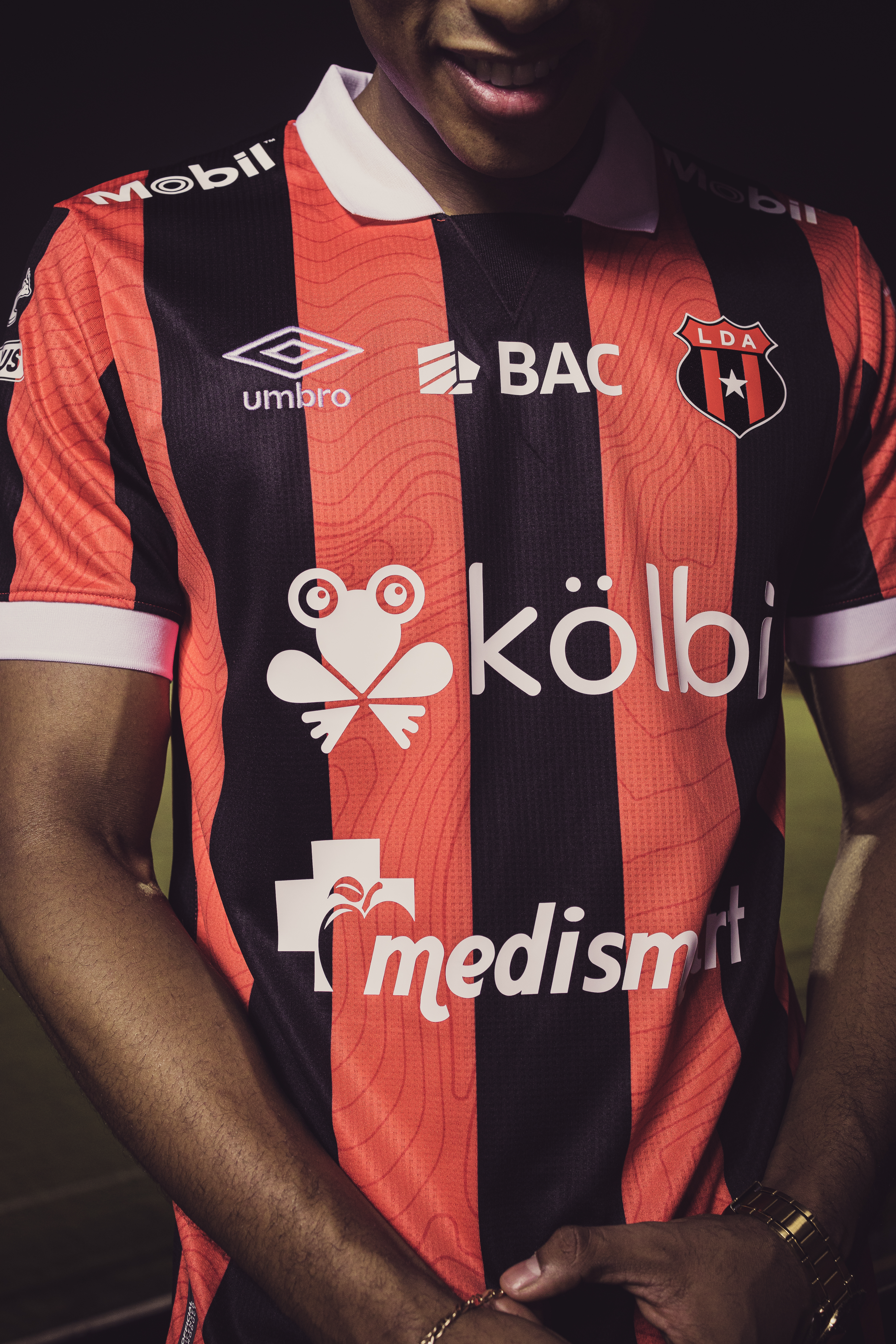 umbro-lda-23-24-home-kit-front-of-shirt-details