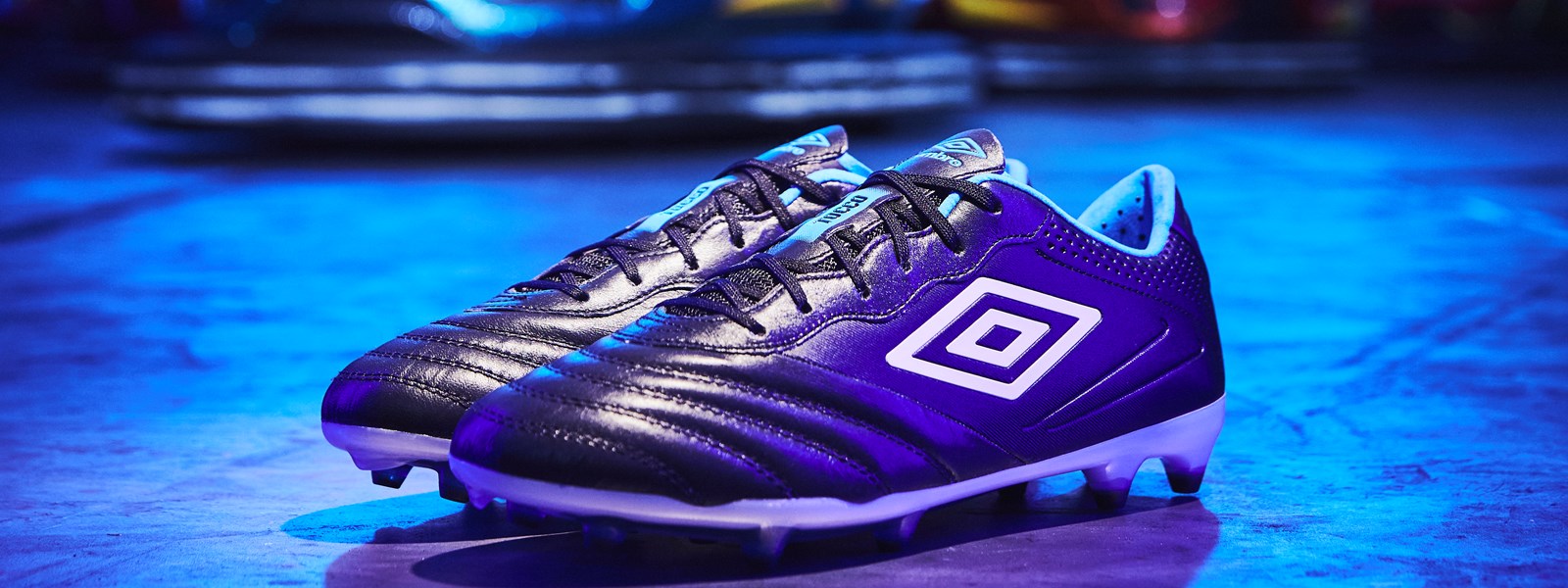 umbro-tocco-3-full-boot-shot-black