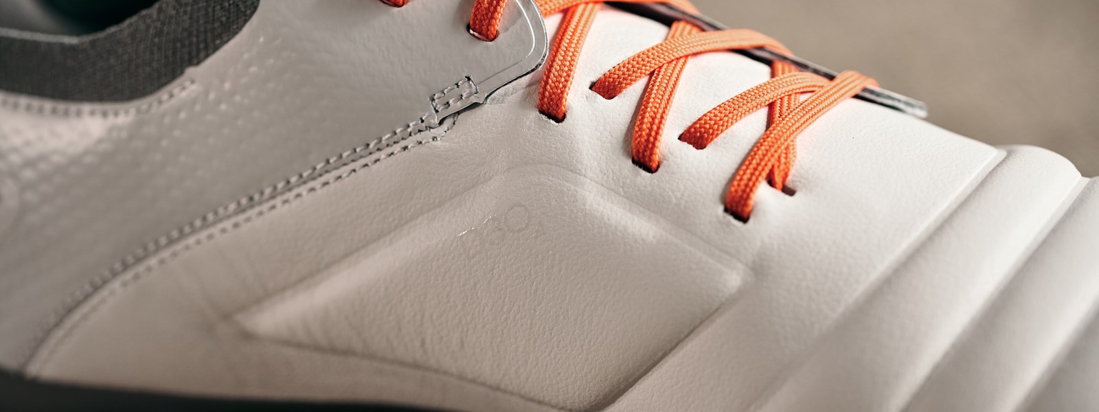 umbro-tocco-pro-white-carrot-grey-bootpack-shot-3