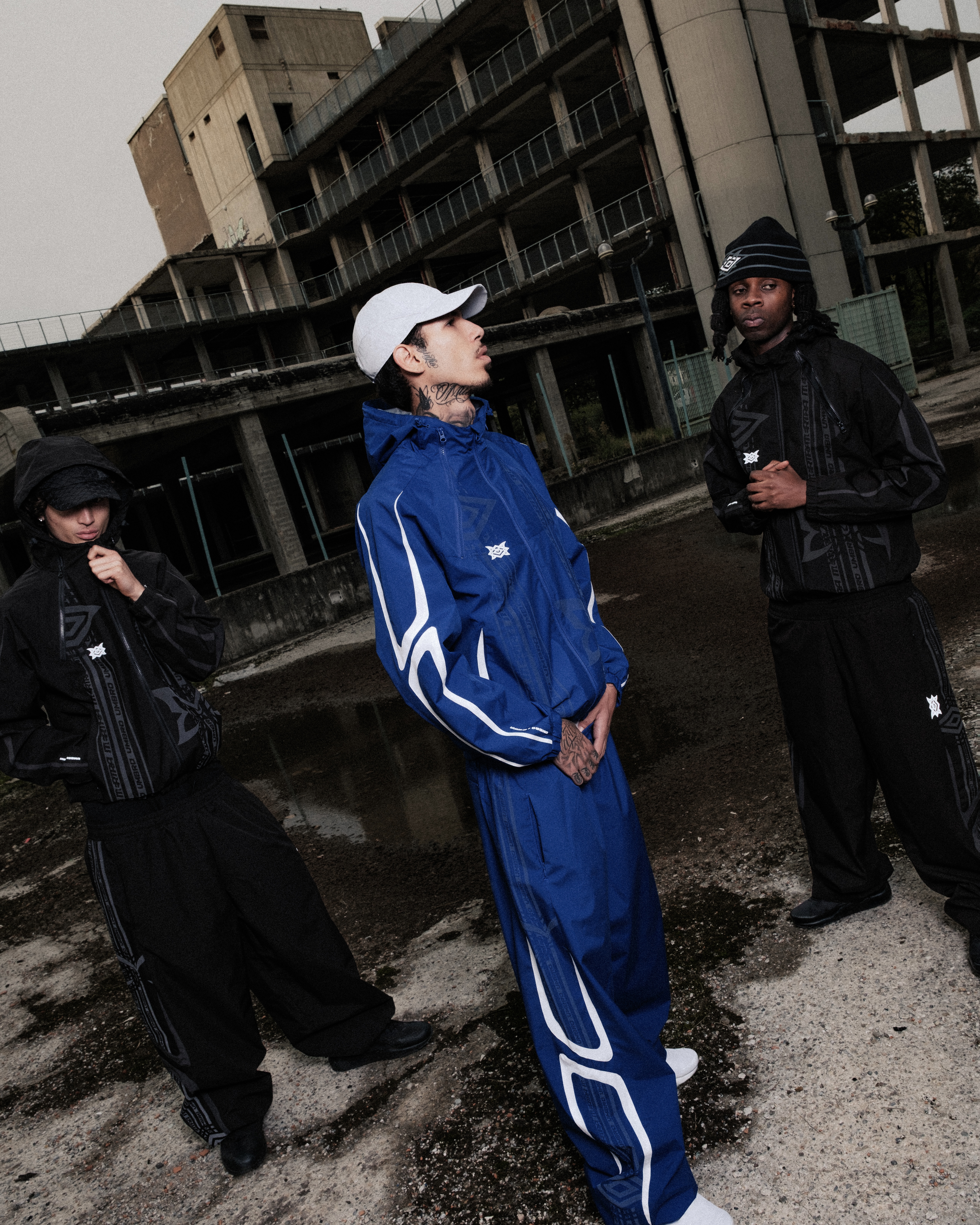 アンブロ umbro 4549079477239 umbro UAS6707G 長袖GKシャツ マンチェスターレッド サイズ：XO アンブロ 長袖GKシャツ Mレッド XO UAS6707G MRED XO