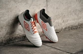 umbro-tocco-velocita-white-carrot-grey-bootpack-shot-1