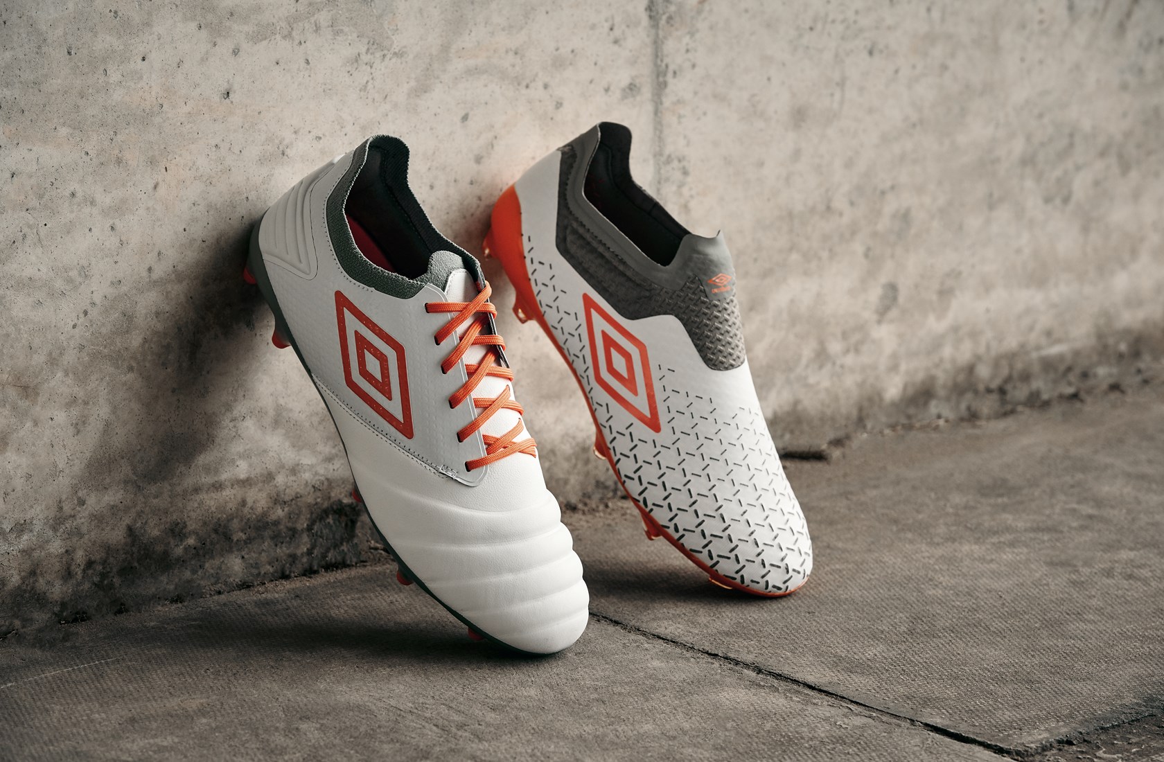 umbro-tocco-velocita-white-carrot-grey-bootpack-shot-1
