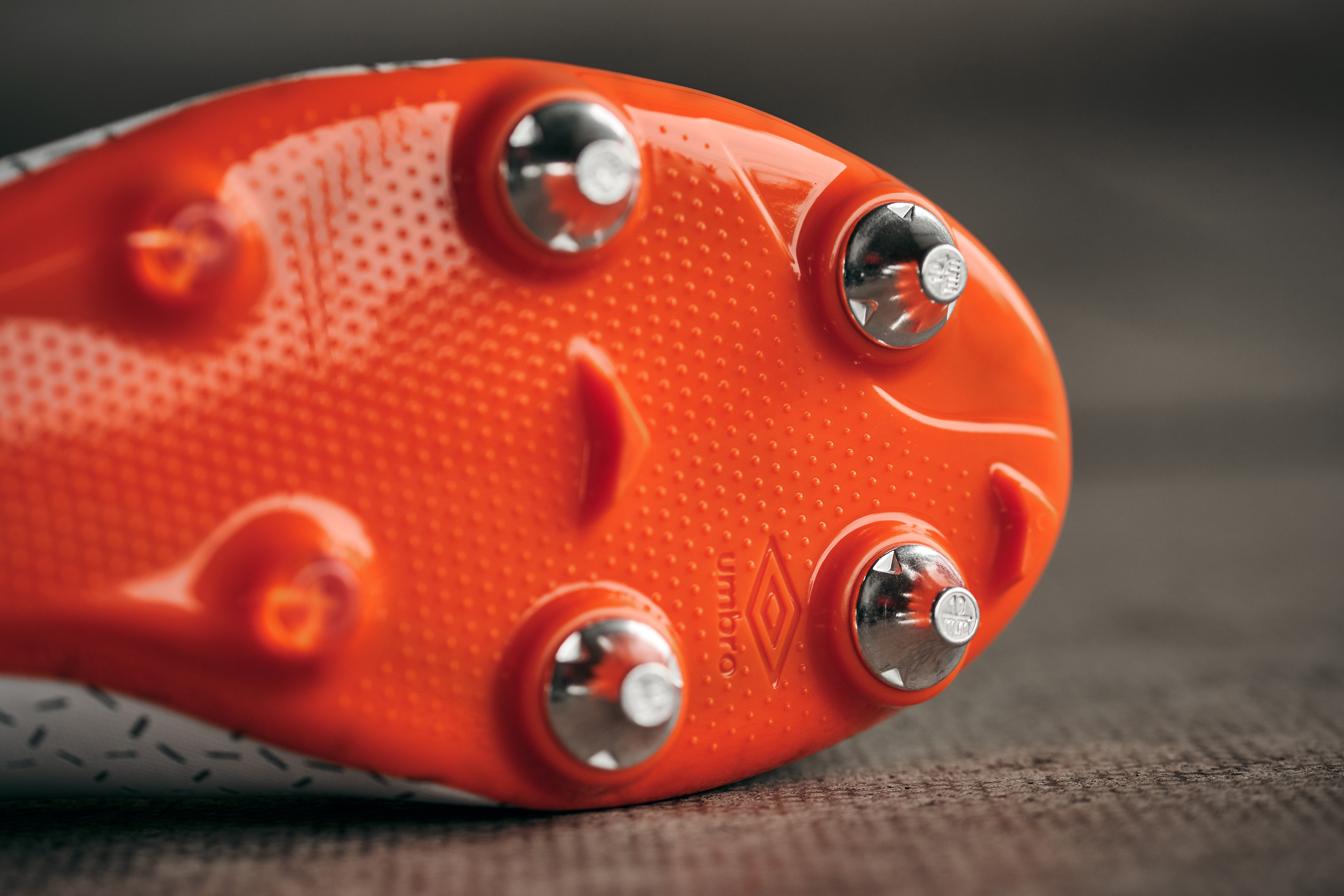 umbro-velocita-5-pro-white-carrot-3