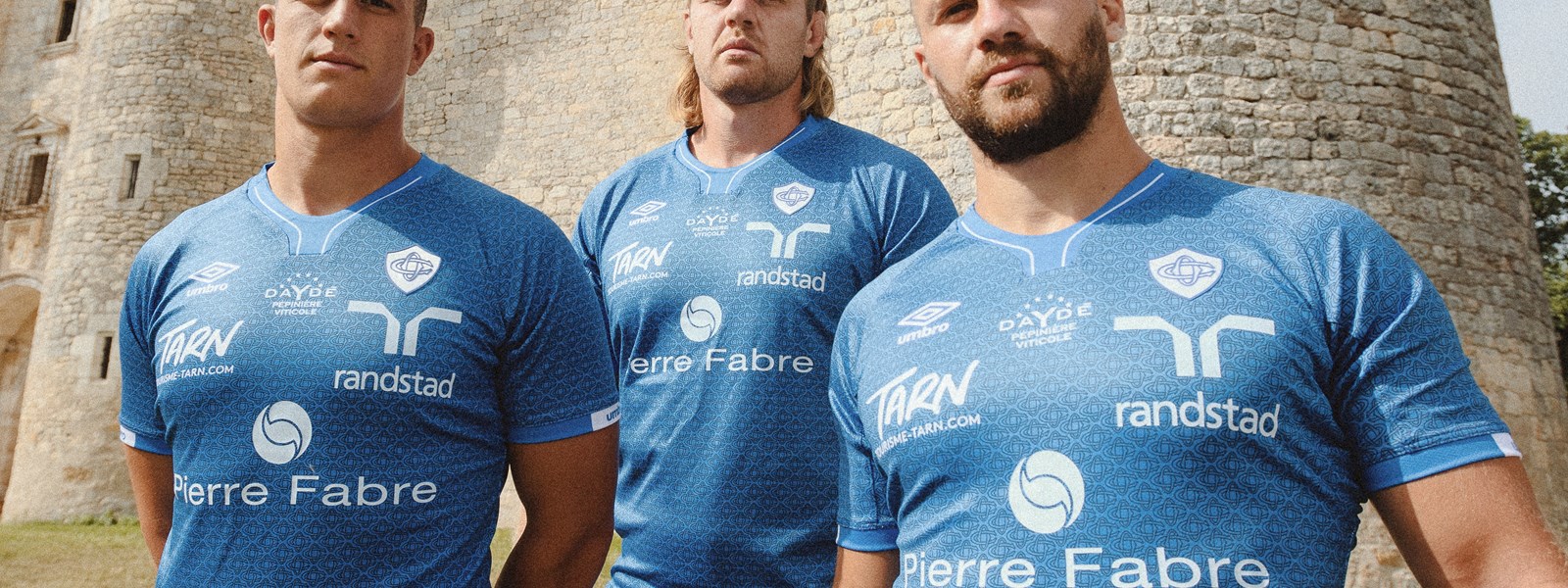 castres-olympique-players-in-23-24-home-kit