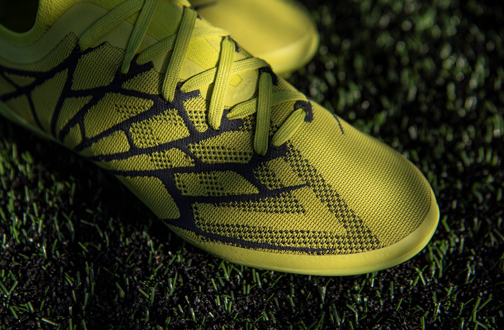 umbro-velocita-alchemist-close-up-of-boots