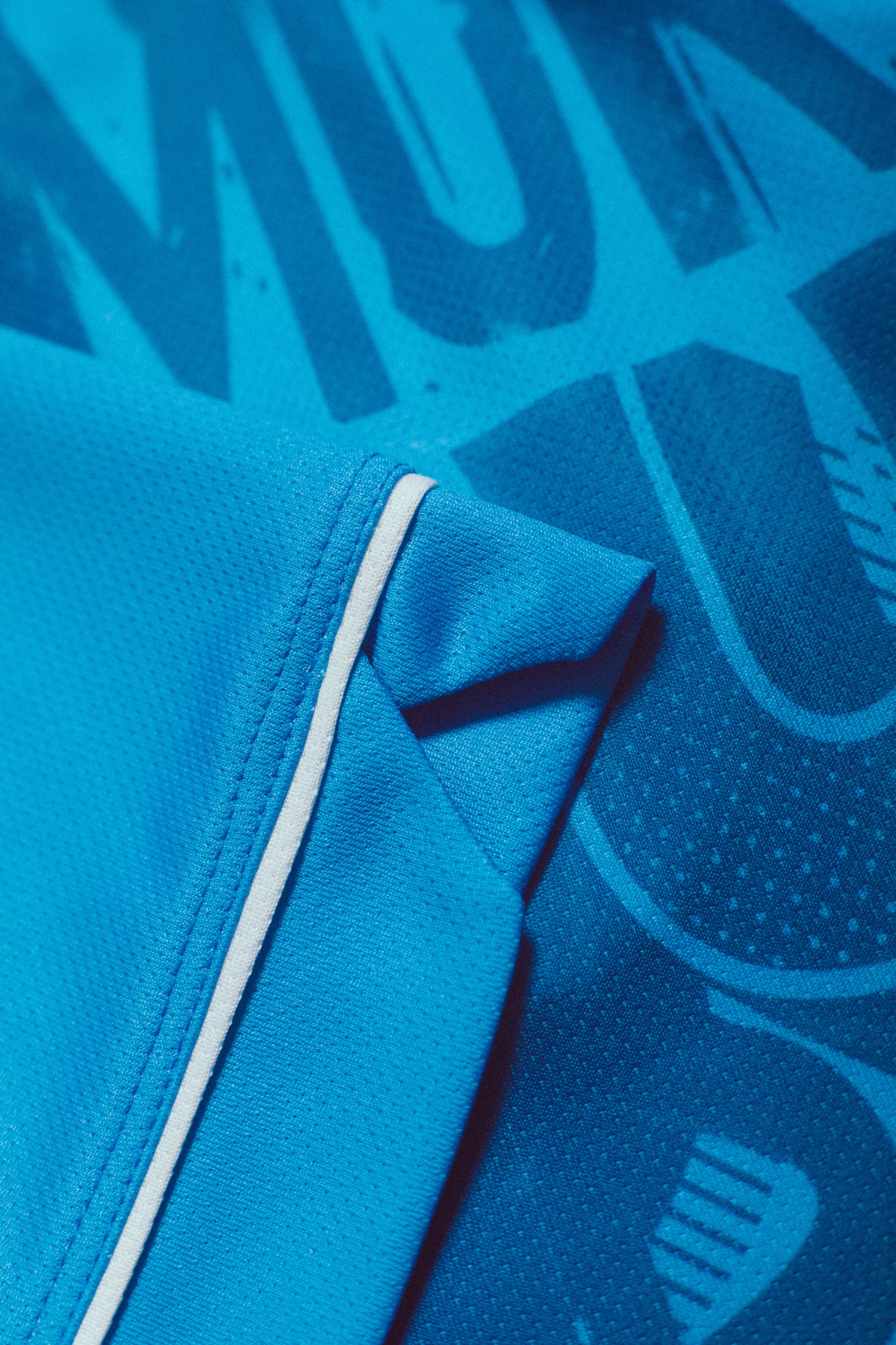 umbro-gremio-every-team-has-one-jersey-sleeve