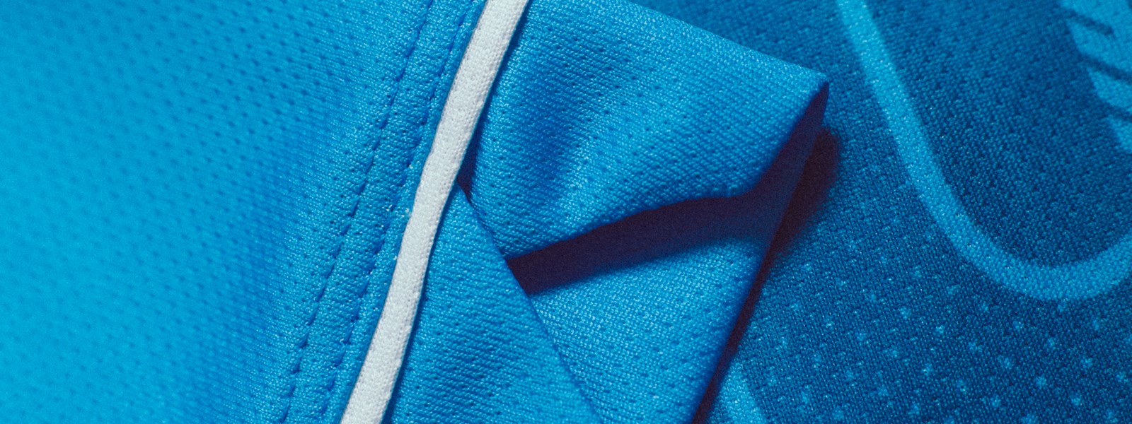 umbro-gremio-every-team-has-one-jersey-sleeve