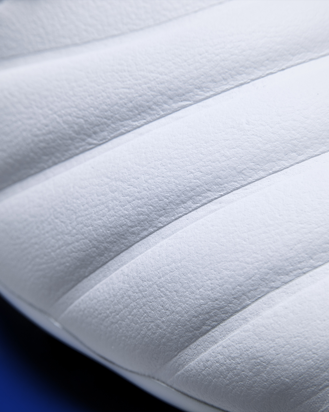 tocco-pro-white-urban-chic-k-leather-close-up