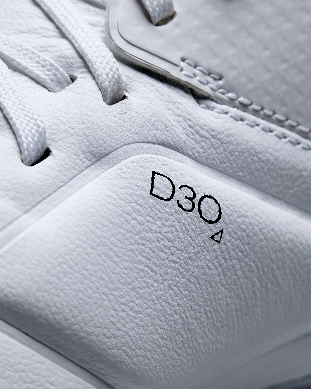 tocco-pro-white-urban-chic-d3O-shot