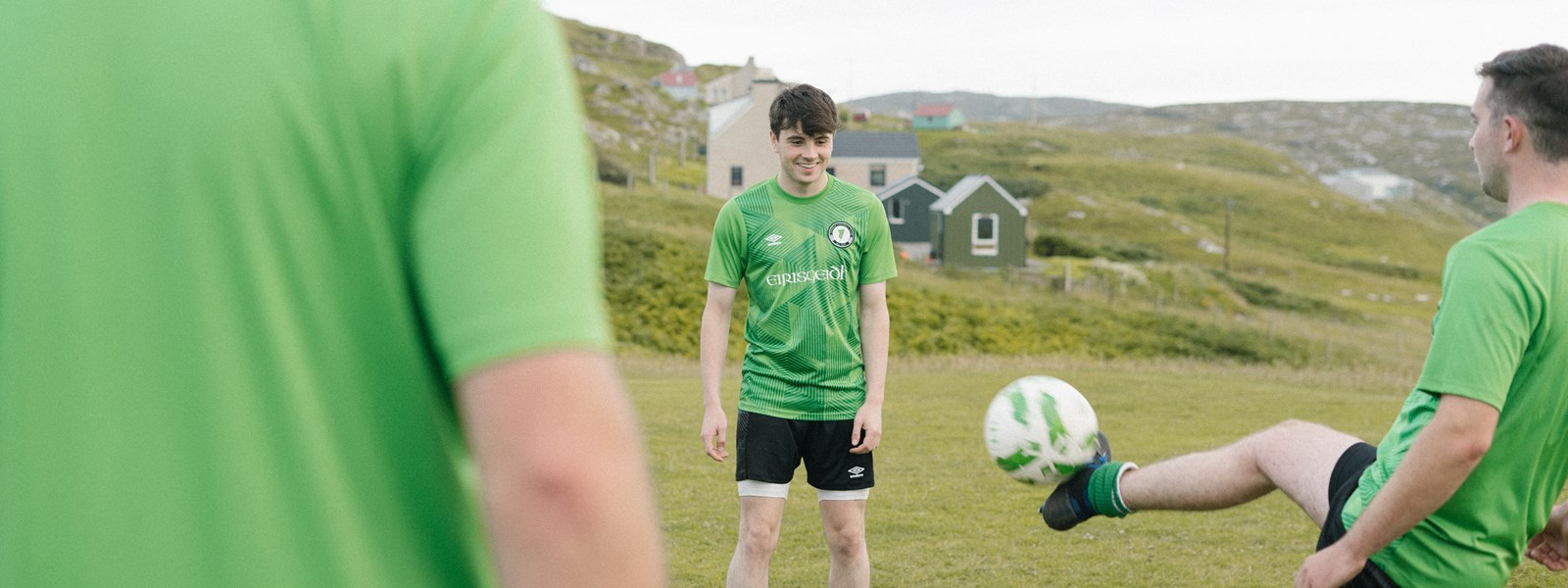 four-corners-eriskay-fc-dominic-mccauley-warming-up