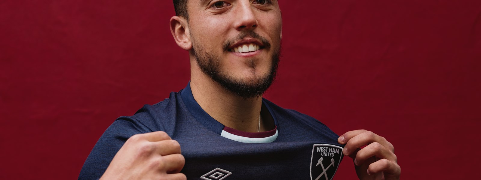 west-ham-united-21-22-third-kit-pablo-fornals-shot
