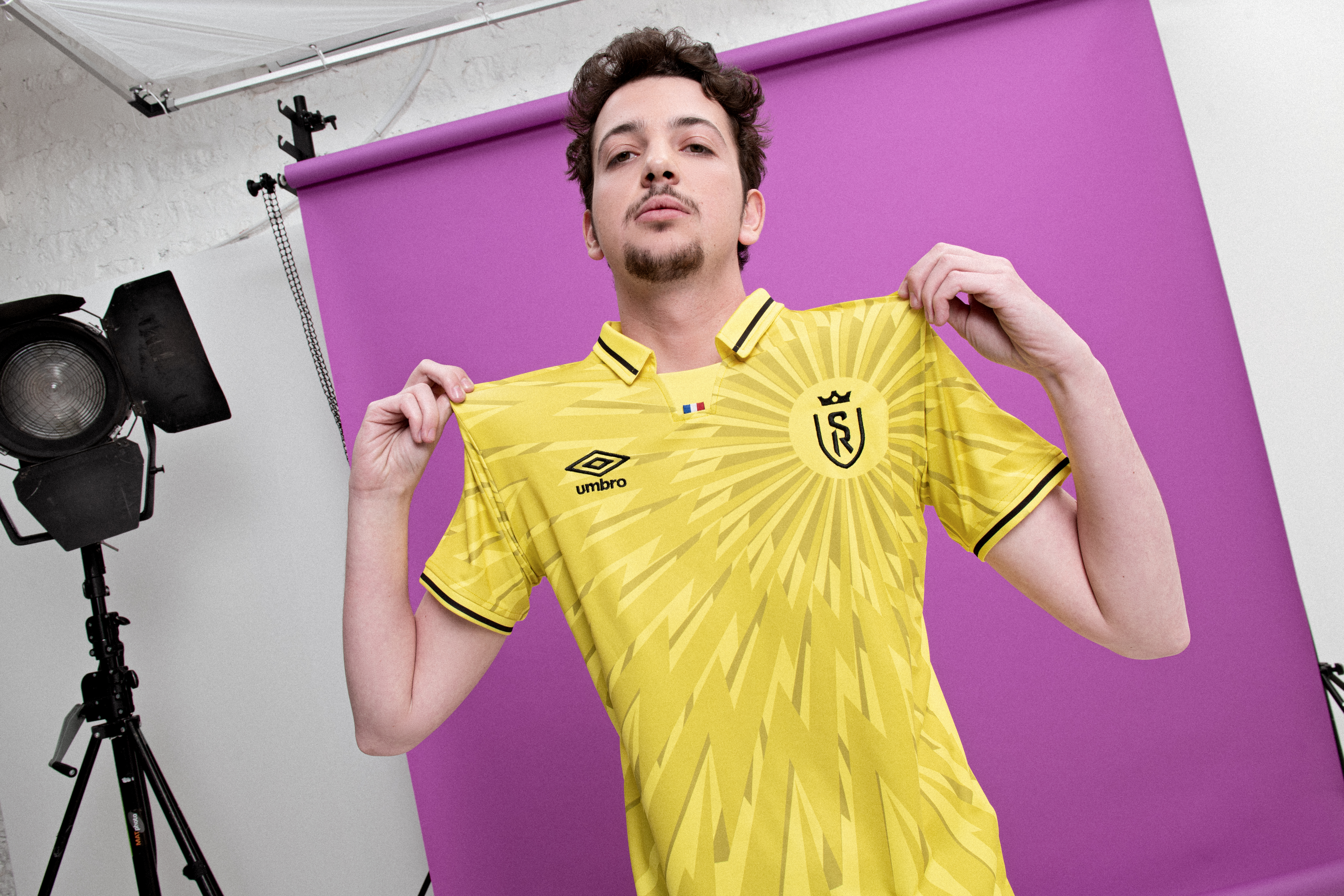 umbro-france-21-22-stade-de-reims-goalkeeper-kit-shot-1