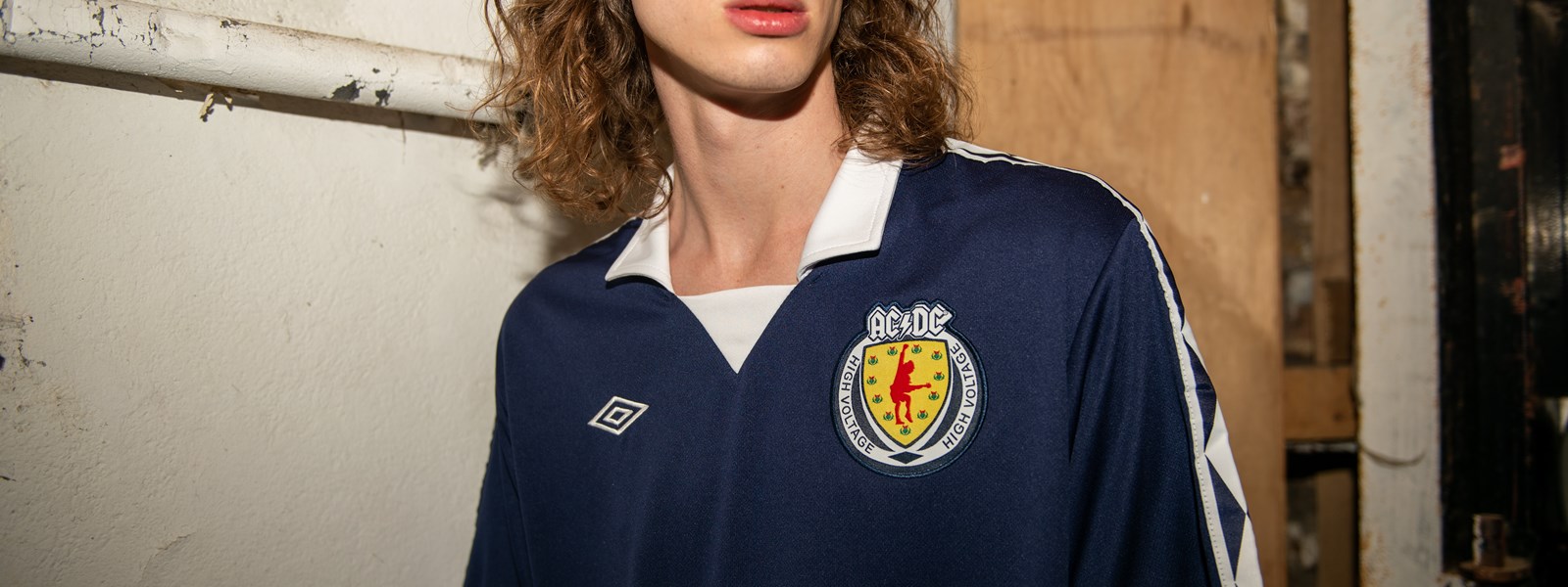 ac-dc-x-umbro-football-jersey-crest-shot
