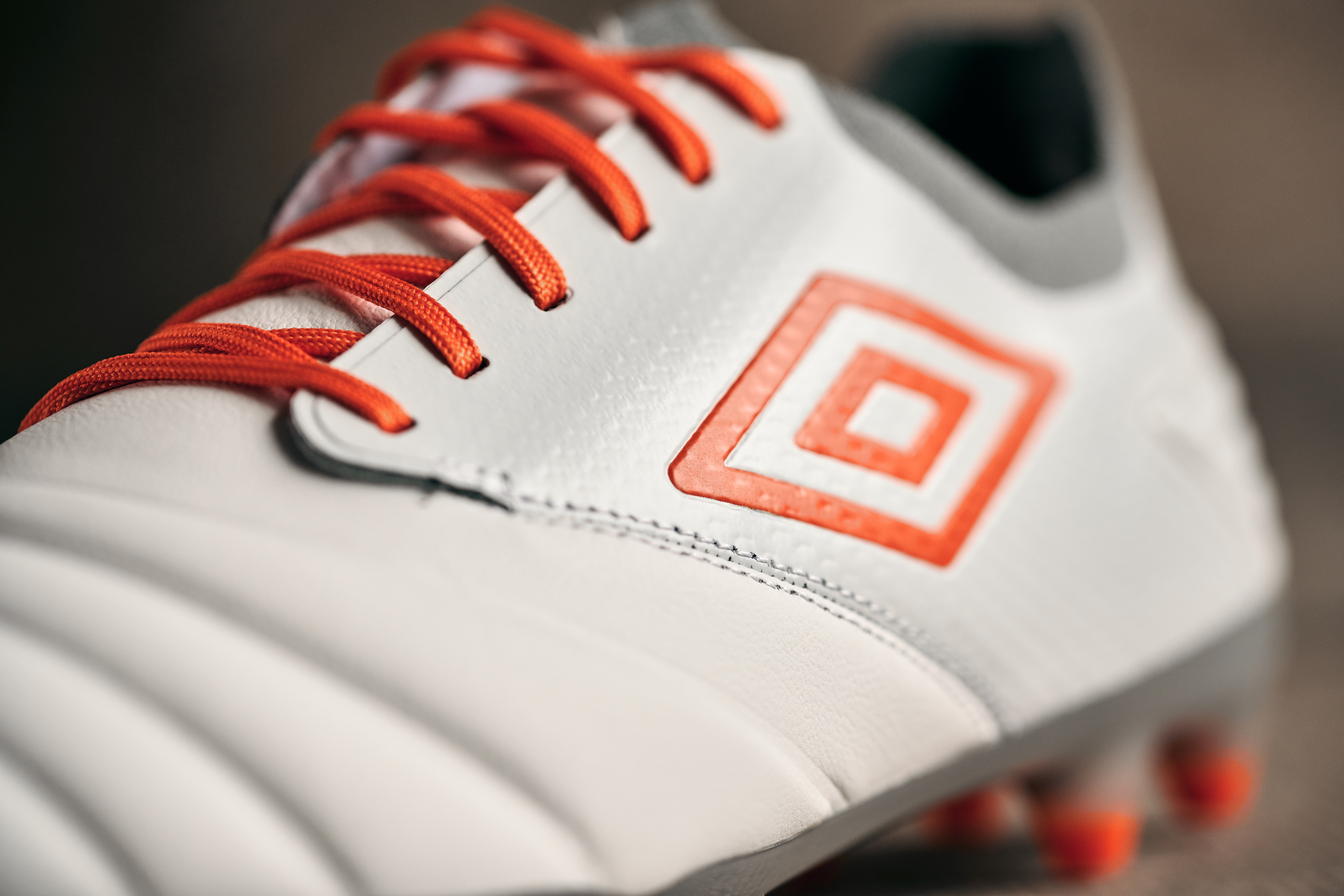 umbro-tocco-pro-carrot-white-2