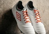 umbro-tocco-pro-white-carrot-grey-bootpack-shot-2