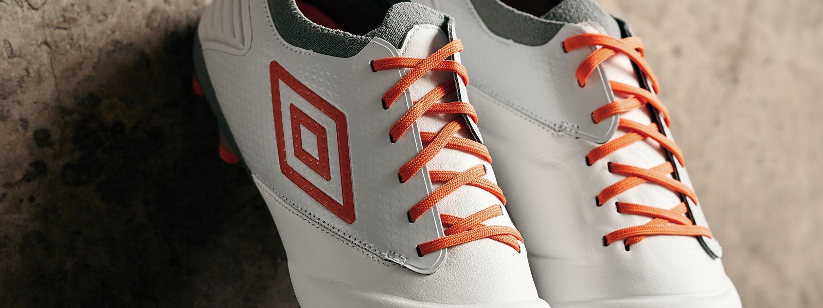 umbro-tocco-pro-white-carrot-grey-bootpack-shot-2