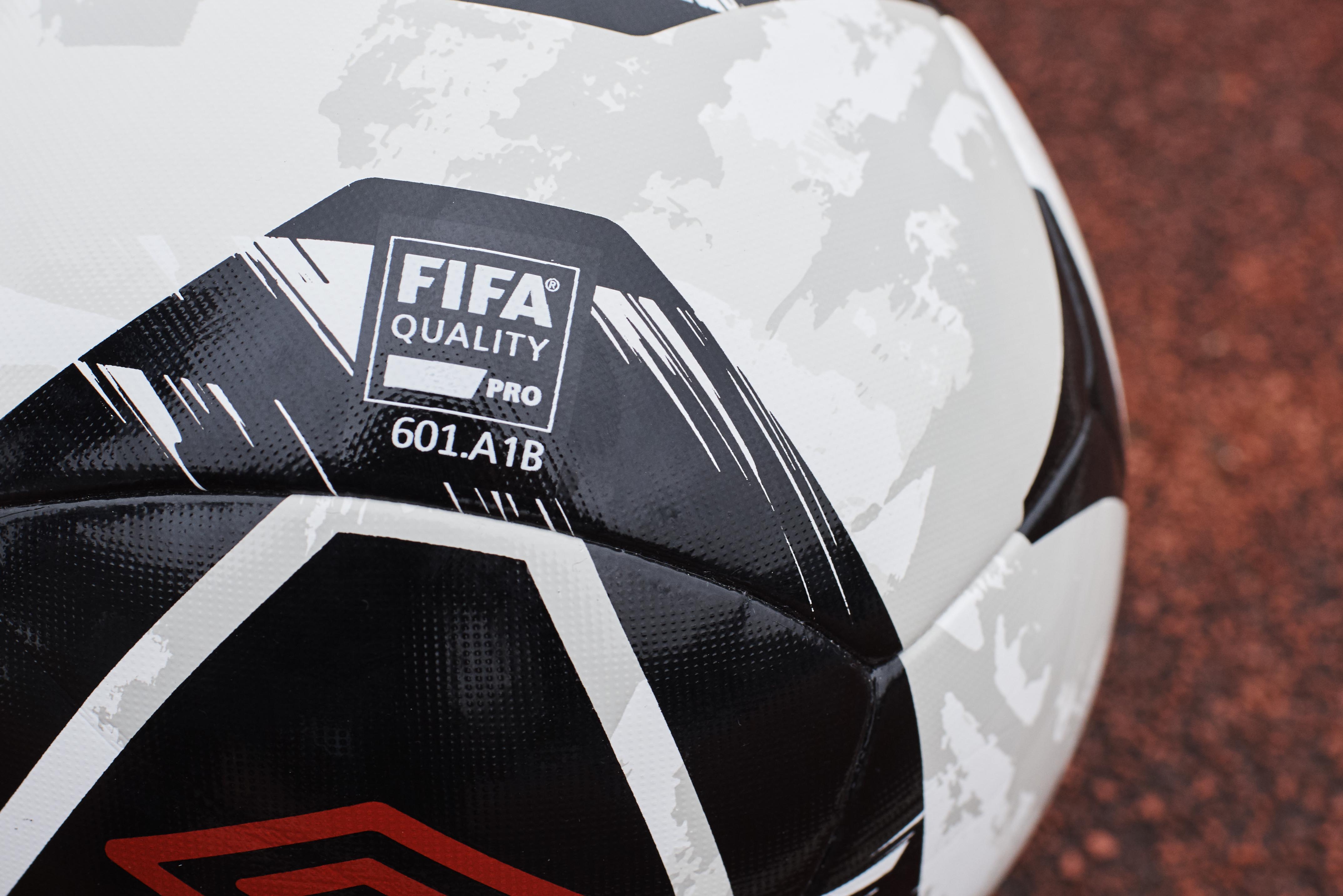 umbro-sala-2-futsal-ball-white-fifa-logo