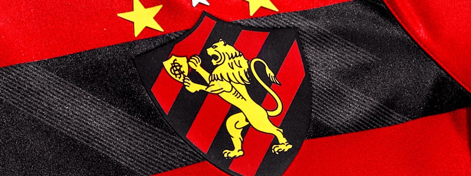 recife-21-22-home-kit-crest-shot