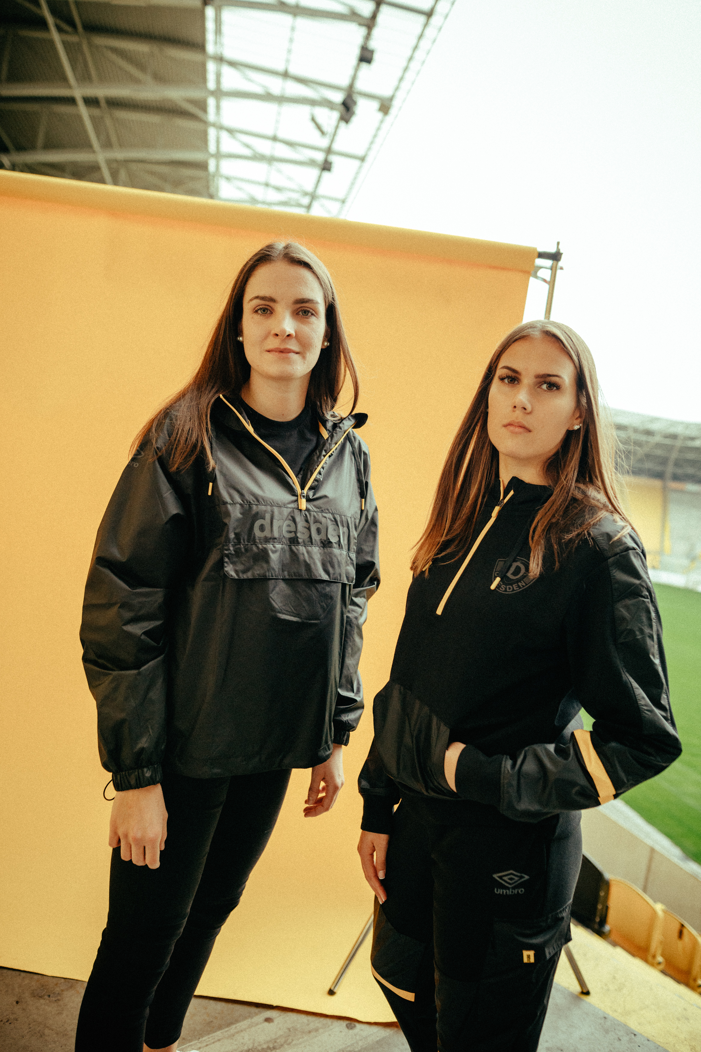 dynamo-dresden-icon-pack-windbreaker-female-model