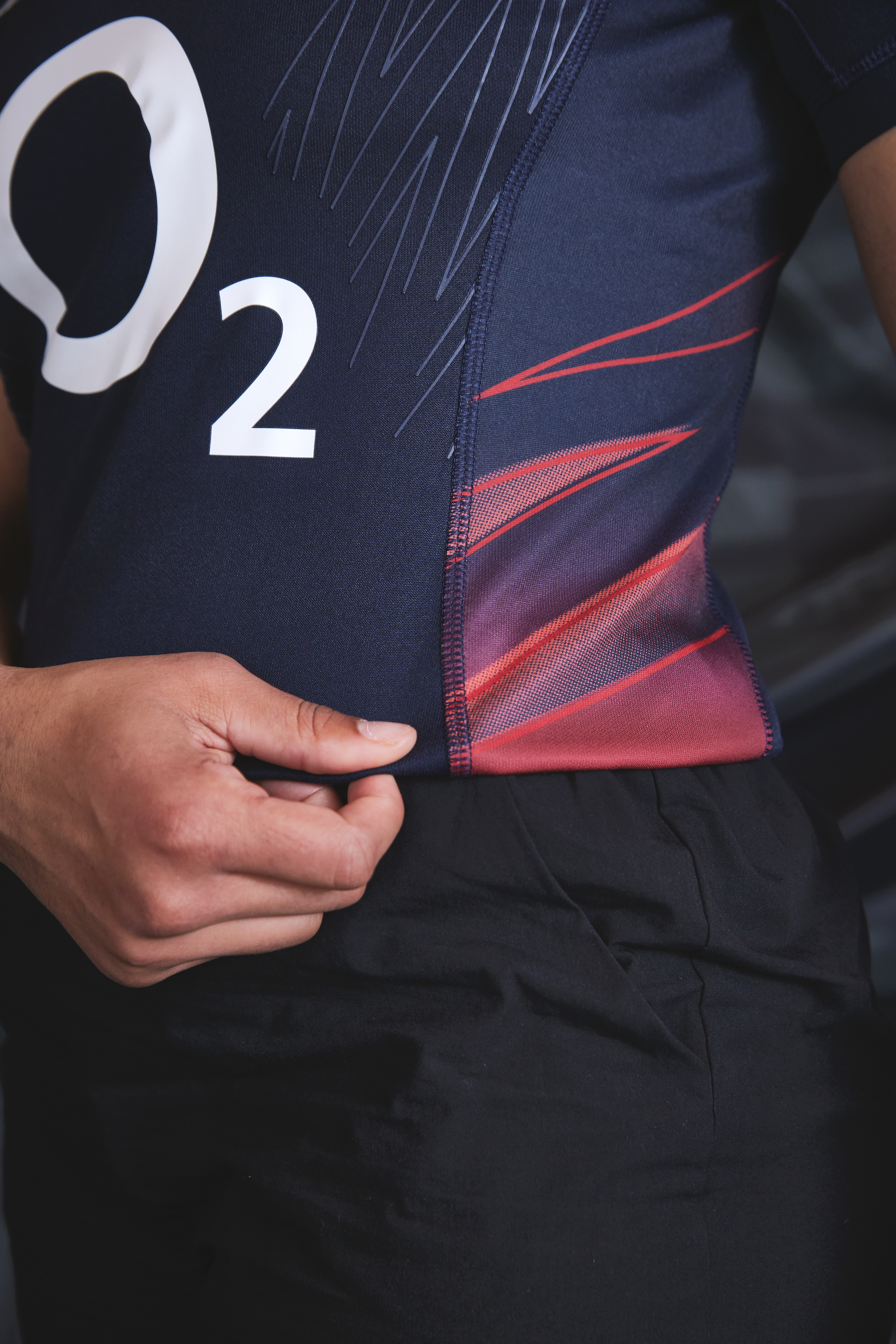 umbro-england-red-roses-23-24-alternate-kit-rose-graphic