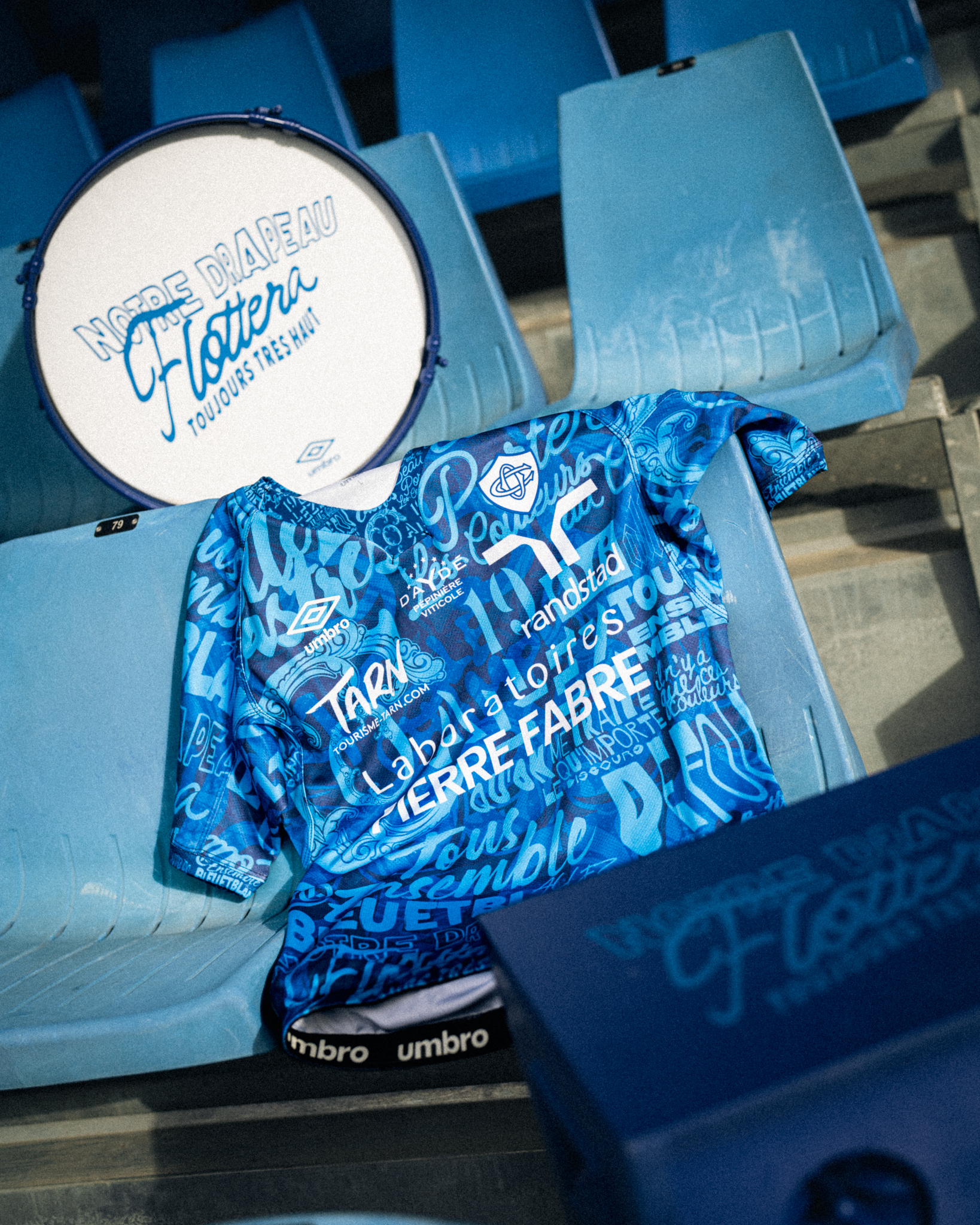 umbro-castres-olympique-every-team-has-one-jersey-hanging-on-seating