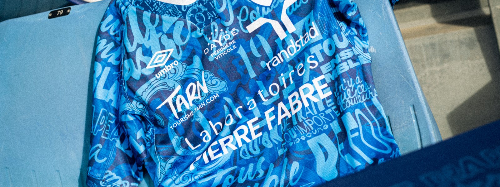 umbro-castres-olympique-every-team-has-one-jersey-hanging-on-seating