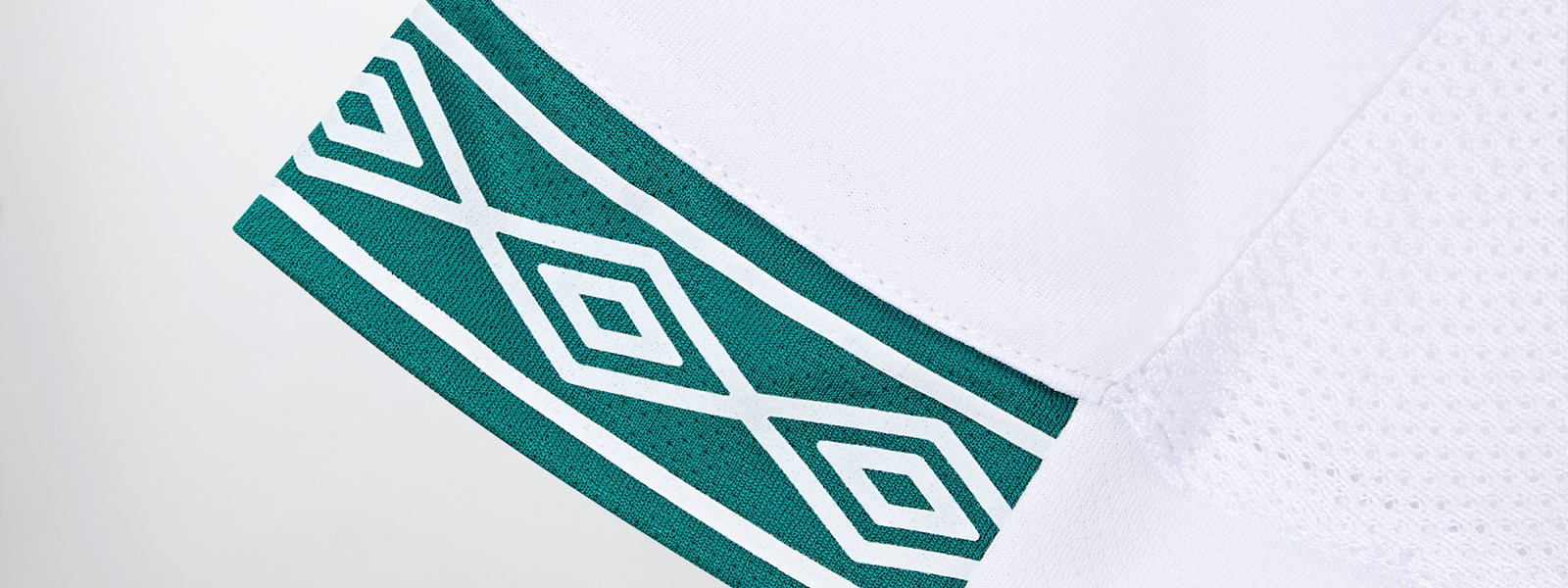 iraq-national-team-21-22-away-kit-sleeve-shot