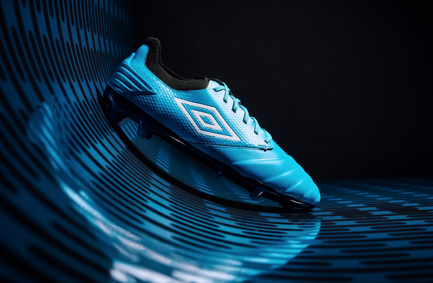 tocco-pro-cyan-black-full-boot-shot