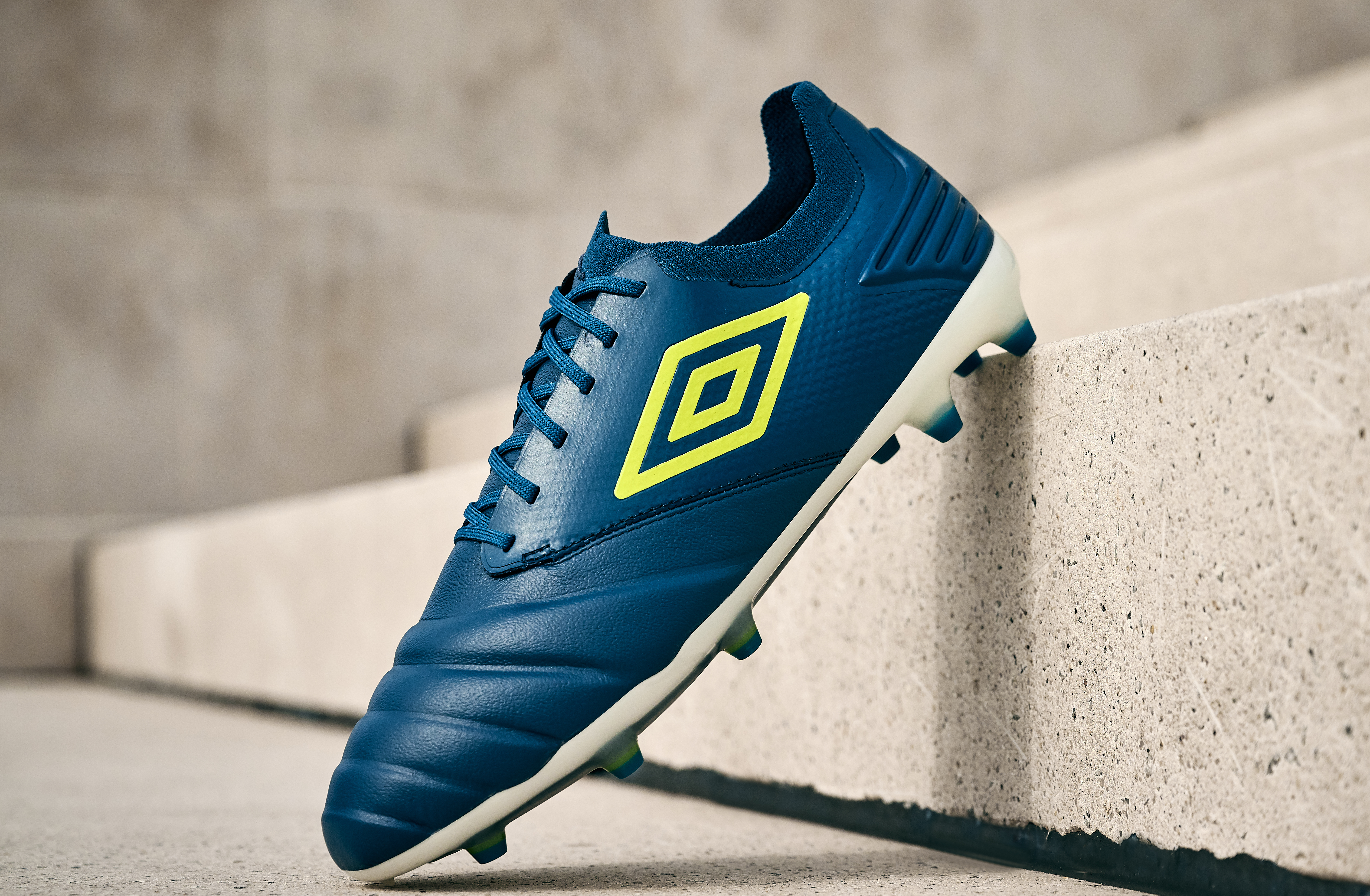 Umbro Launch Blue Sapphire/Lime Punch/White Pack
